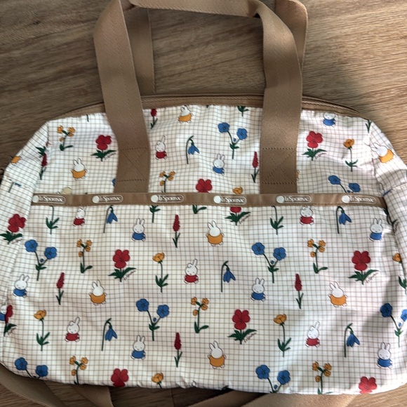 LESPORTSAC X DICK BRUNA MIFFY CROSSBODY SMALL DUFFLE STYLE TOTE BAG! MINT! - Picture 2 of 12